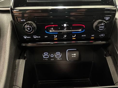 Used 2024 Jeep Grand Cherokee Laredo AWD/4WD image 19