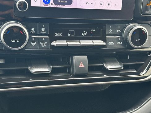 Certified 2024 Toyota Highlander LE AWD/4WD image 22