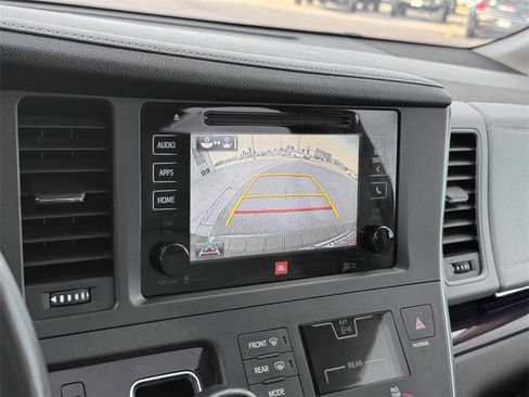 Used 2015 Toyota Sienna Limited image 23