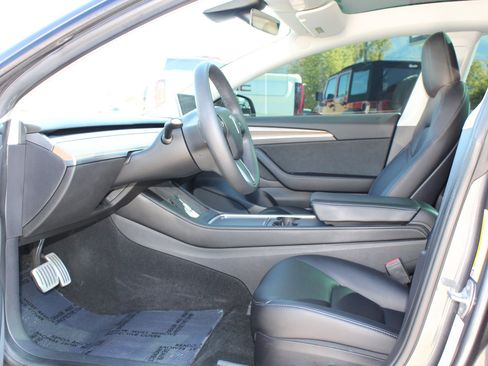 Used 2021 Tesla Model 3 Performance image 2