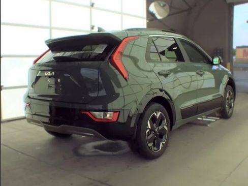 Used 2024 Kia Niro Wind w/ Wind Preserve Package FWD image 3