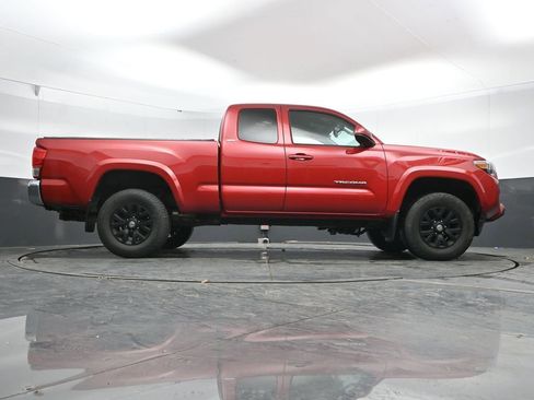 Used 2016 Toyota Tacoma SR5 w/ SR5 Appearance Package (SN) image 30