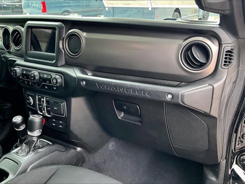 Used 2021 Jeep Wrangler Unlimited Sport image 17