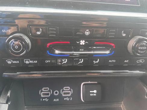 Used 2023 Jeep Grand Cherokee Altitude image 10