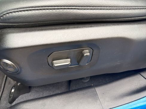 Used 2025 Jeep Gladiator Sport w/ Premium Package image 13