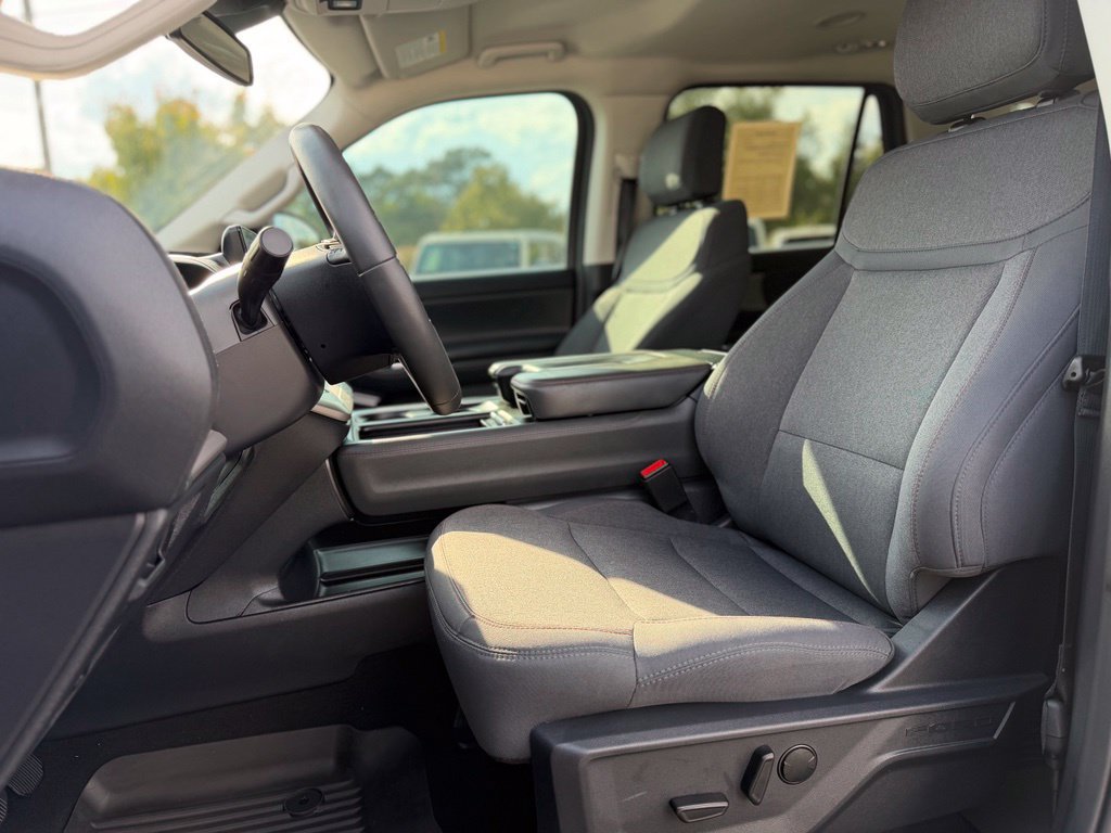 Used 2025 Ford Expedition Active RWD image 14