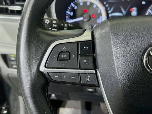 Used 2023 Toyota Highlander LE AWD/4WD image 16
