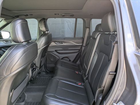 Used 2024 Jeep Grand Cherokee Limited w/ Luxury Tech Group II AWD/4WD image 25