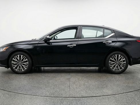 Used 2025 Nissan Altima 2.5 SV image 5