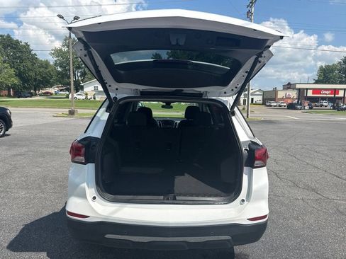 Used 2024 Chevrolet Equinox LT FWD image 8