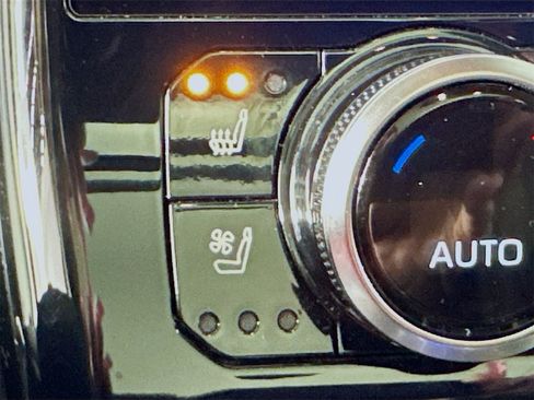 Used 2023 Toyota Highlander Platinum image 19