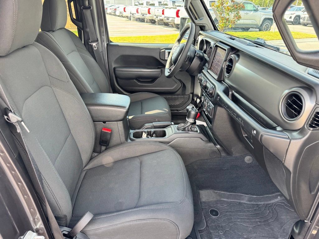 Used 2023 Jeep Wrangler Unlimited w/ Cold Weather Group AWD/4WD image 26