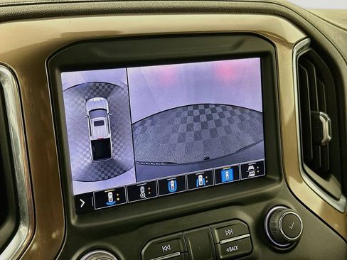 Used 2022 Chevrolet Silverado 1500 High Country w/ Technology Package AWD/4WD image 21