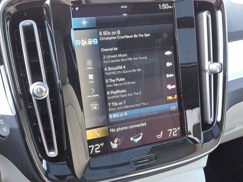 Used 2021 Volvo XC40 T5 Momentum w/ Premium Package image 14