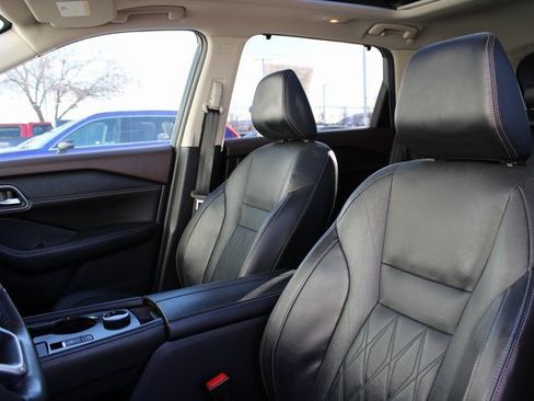 Used 2021 Nissan Rogue Platinum image 15