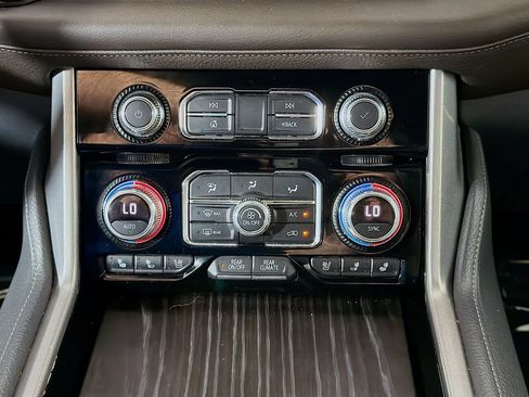 Used 2021 GMC Yukon XL Denali w/ Denali Premium Package AWD/4WD image 19
