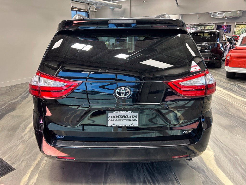 Used 2017 Toyota Sienna XLE FWD image 35