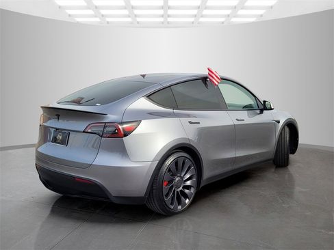 Used 2024 Tesla Model Y Performance image 4