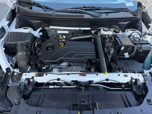 Used 2023 GMC Terrain SLE w/ Driver Convenience Package image 18