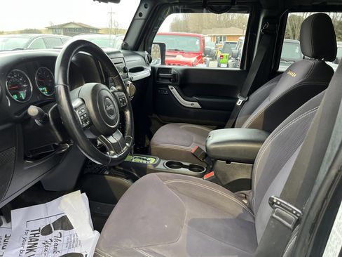 Used 2013 Jeep Wrangler Unlimited Sahara w/ Connectivity Group image 7