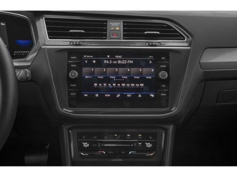 Used 2023 Volkswagen Tiguan SE w/ Panoramic Sunroof Package image 13