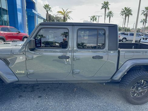 Used 2022 Jeep Gladiator Overland w/ LED Lighting Group AWD/4WD image 5
