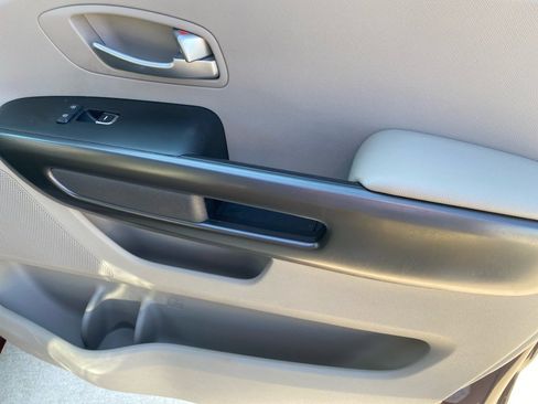 Used 2017 Kia Sedona LX w/ LX Essentials Premium Package FWD image 35