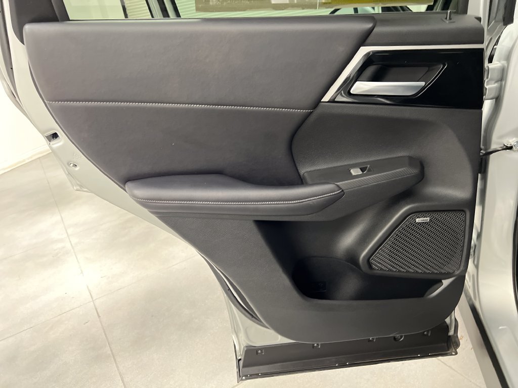 Used 2025 Mitsubishi Outlander SE FWD image 20