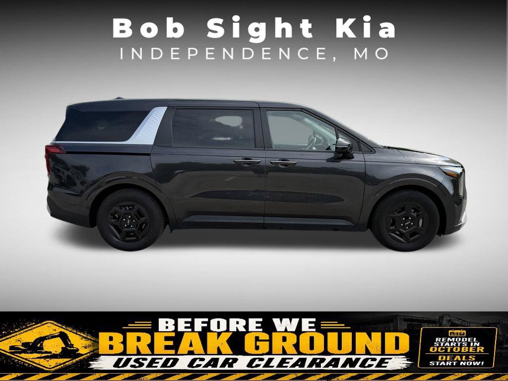 Used 2025 Kia Carnival FWD image 16