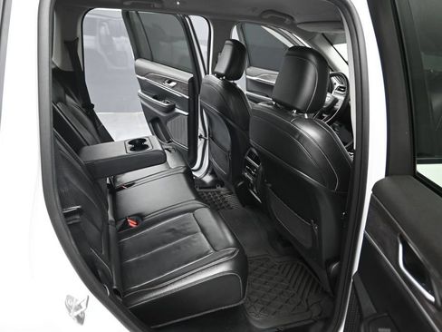 Used 2023 Jeep Grand Cherokee Limited w/ Black Appearance Package AWD/4WD image 32