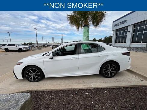 Used 2016 Toyota Camry XLE image 5