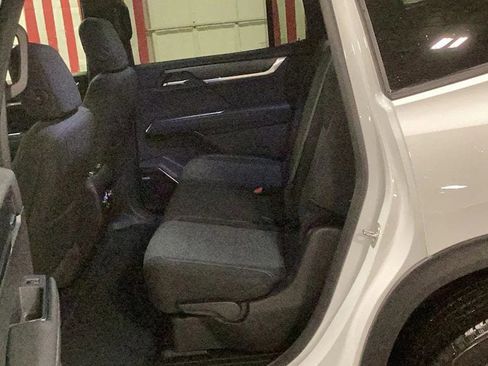 Used 2025 GMC Acadia Elevation image 11