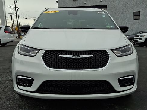 New 2026 Chrysler Pacifica Select image 2