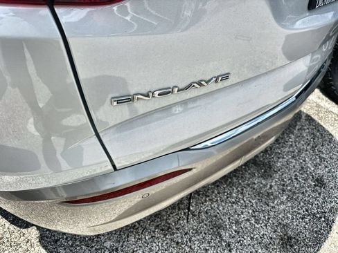Used 2023 Buick Enclave Essence w/ Experience Buick Package FWD image 4