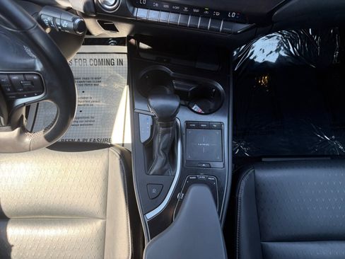 Used 2021 Lexus UX 200 FWD image 22