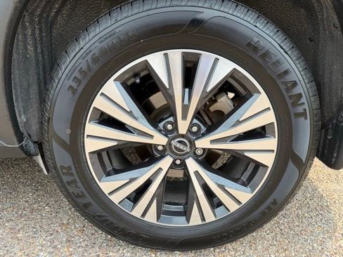 Certified 2023 Nissan Rogue SV w/ SV Premium B Package FWD image 16