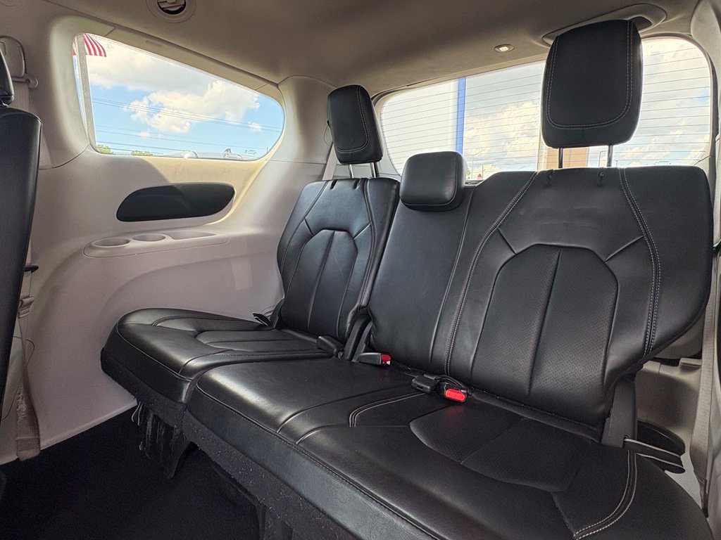 Used 2024 Chrysler Pacifica Touring-L FWD image 17