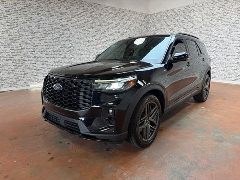 Used 2025 Ford Explorer ST-Line w/ Premium Package RWD image 3