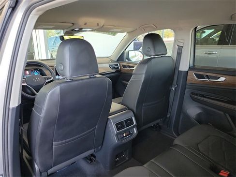 Used 2024 Volkswagen Atlas SE image 15