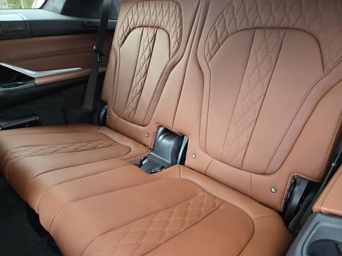 New 2026 BMW X7 M60i image 33