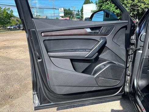 Used 2021 Audi Q5 e Premium Plus w/ Premium Plus Package AWD/4WD image 22