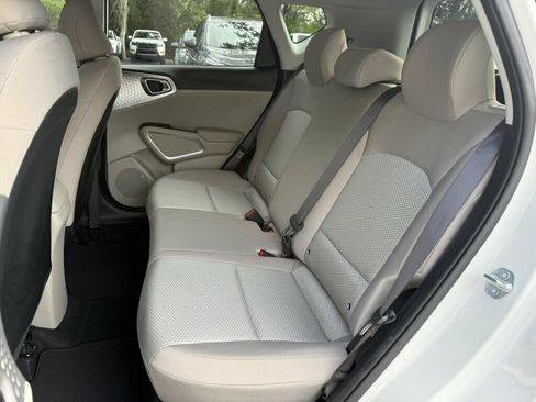 Used 2025 Kia Soul LX w/ LX Technology Package FWD image 7
