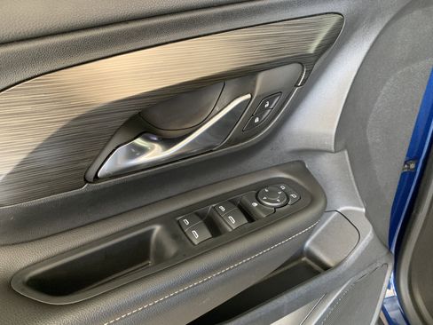 Used 2022 GMC Terrain SLE w/ Driver Convenience Package image 17