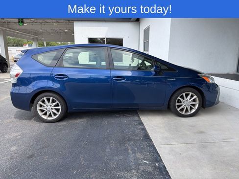 Used 2014 Toyota Prius V Five FWD image 2