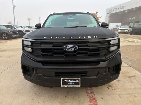 New 2025 Ford Expedition Active image 8