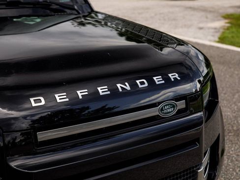 Used 2023 Land Rover Defender 110 S image 12