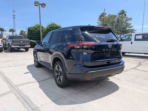Used 2024 Nissan Rogue SV AWD/4WD image 6