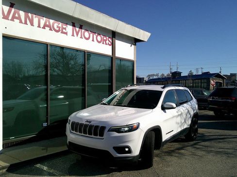 Used 2020 Jeep Cherokee Latitude Plus image 1
