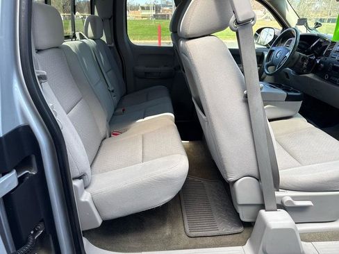 Used 2011 GMC Sierra 2500 SLE w/ SLE Preferred Package AWD/4WD image 8