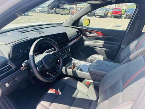 Used 2024 Chevrolet Traverse RS image 24